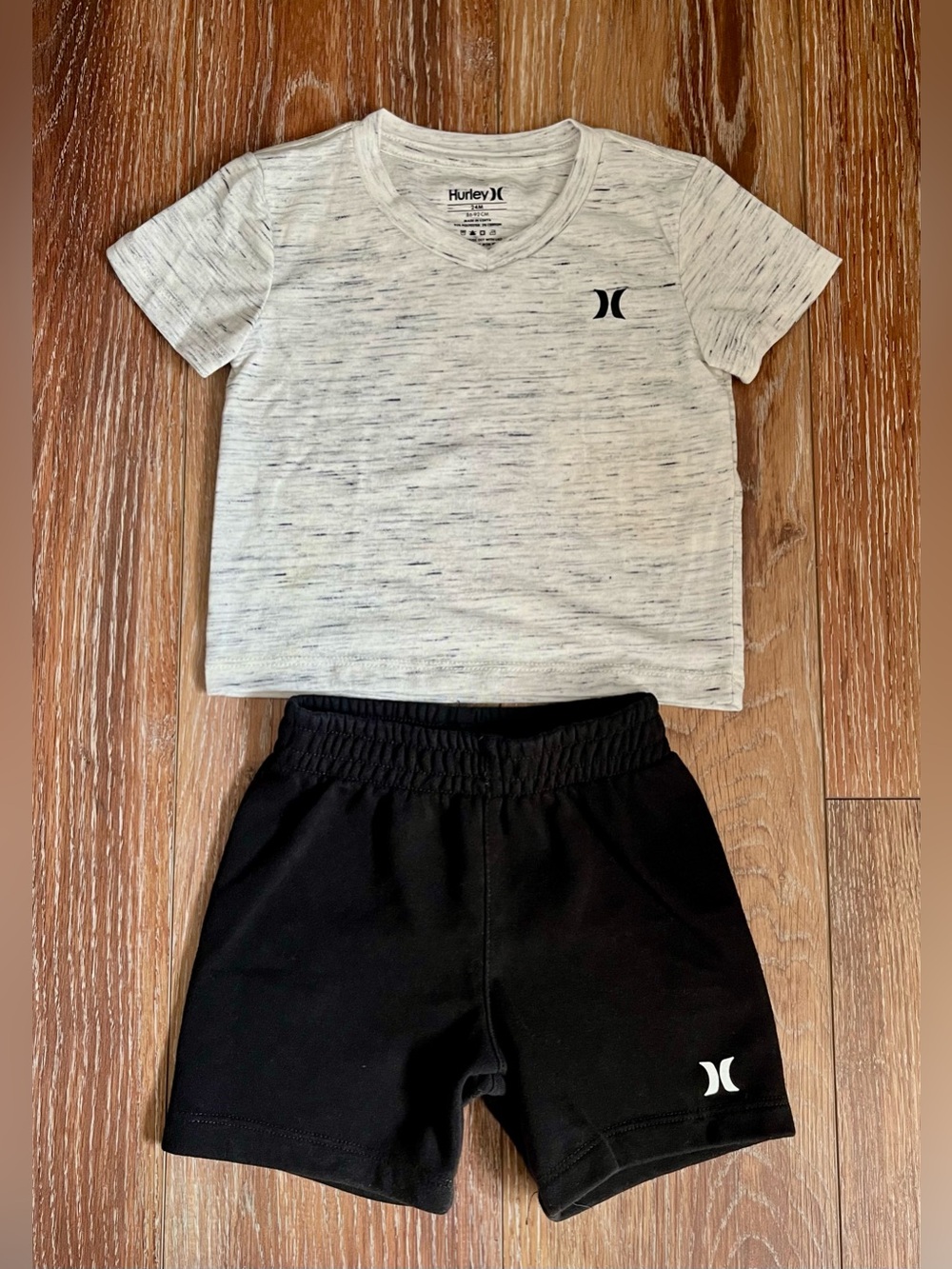 Hurley Baby Boy Short & V-Neck Tee Set Size 24 Months